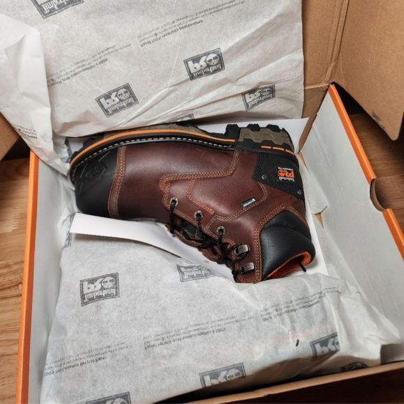 Timberland boondock Composite work boots size 7 WIDE - Picture 3 of 9